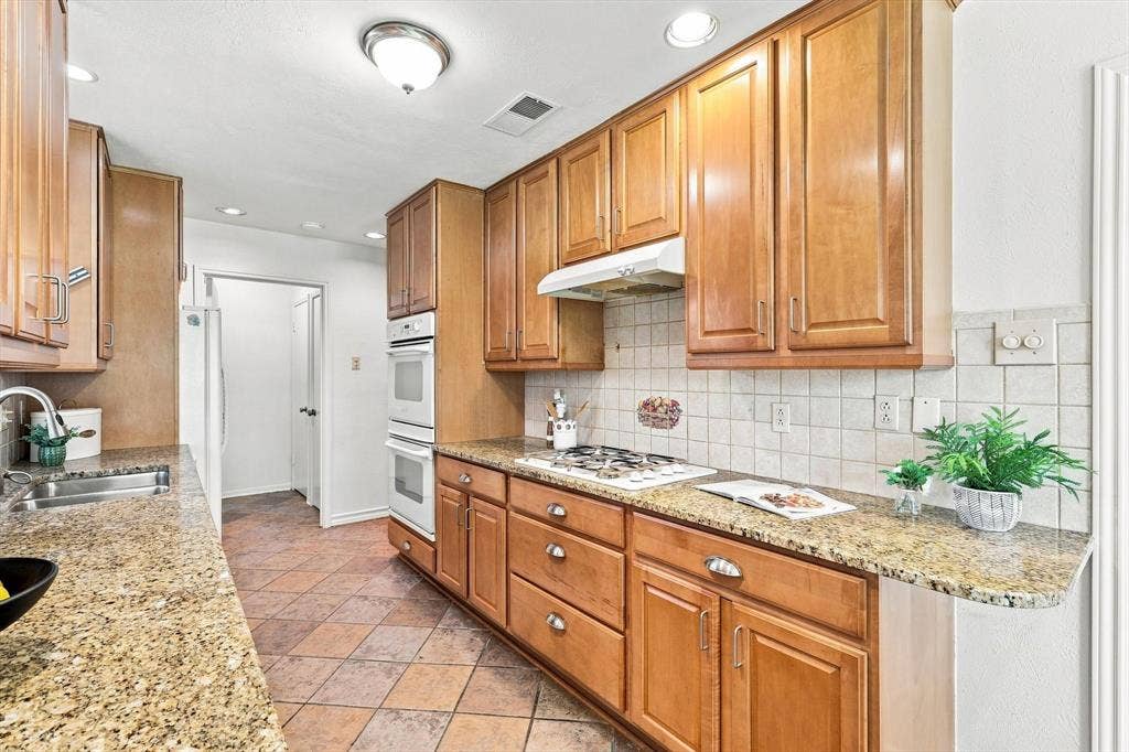 2517 Lawnview Drive, Carrollton, TX 75006 2517 Lawnview Drive, Carrollton, TX 75006