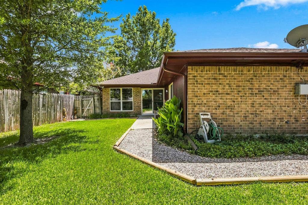 2517 Lawnview Drive, Carrollton, TX 75006 2517 Lawnview Drive, Carrollton, TX 75006
