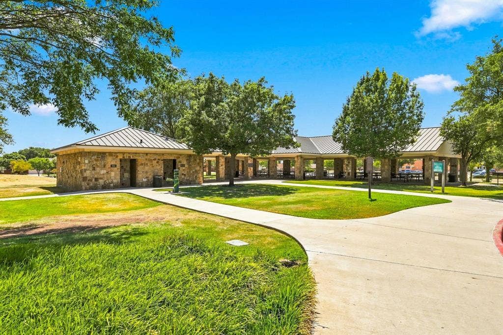 2517 Lawnview Drive, Carrollton, TX 75006 Pavilion