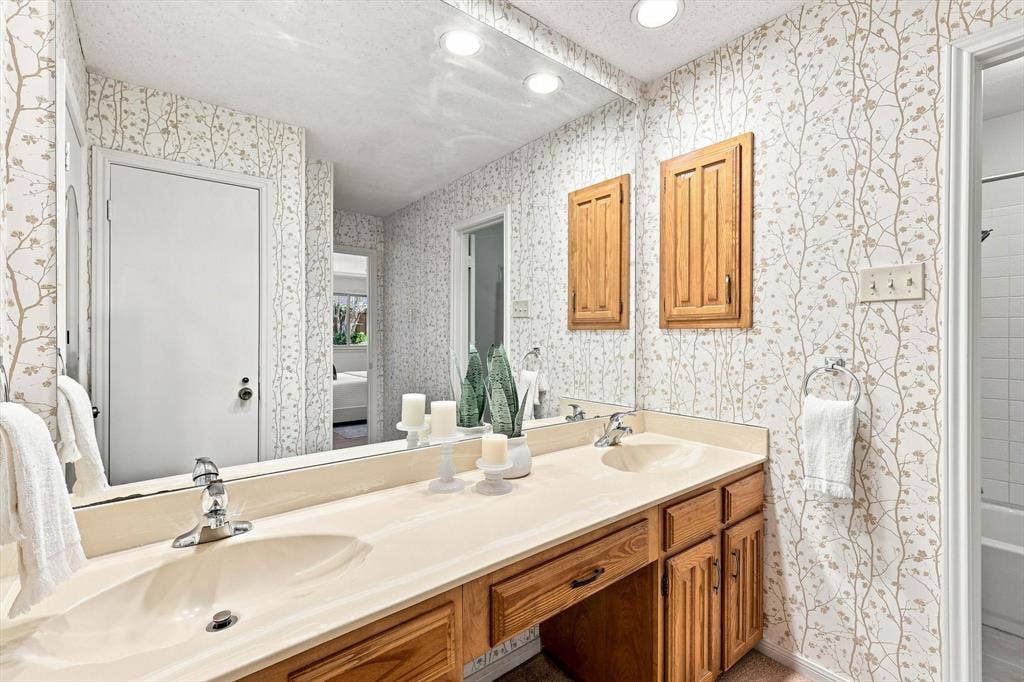 2517 Lawnview Drive, Carrollton, TX 75006 2517 Lawnview Drive, Carrollton, TX 75006