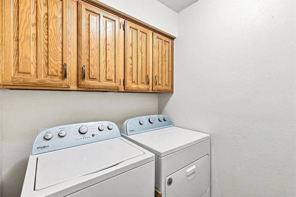 2517 Lawnview Drive, Carrollton, TX 75006 Laudry room
