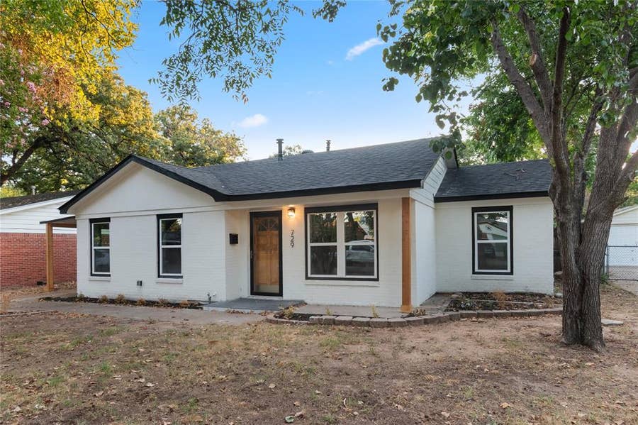 Property photo for 729 Thersa Drive, River Oaks, TX
