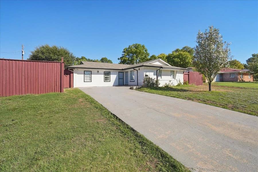 Property photo for 2515 North Parkway, Mesquite, TX