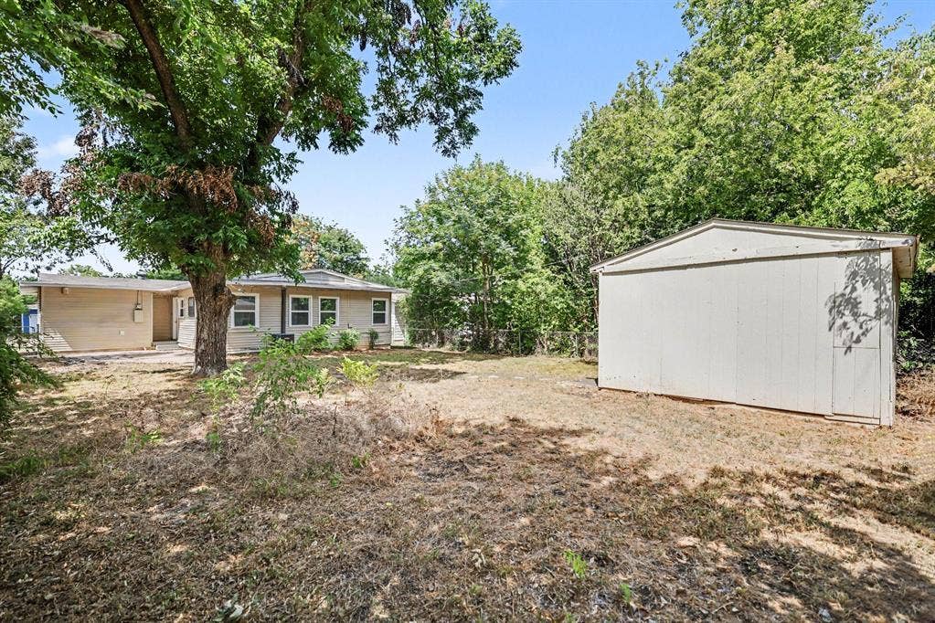 2010 Glenhaven Street, Arlington, TX 76010