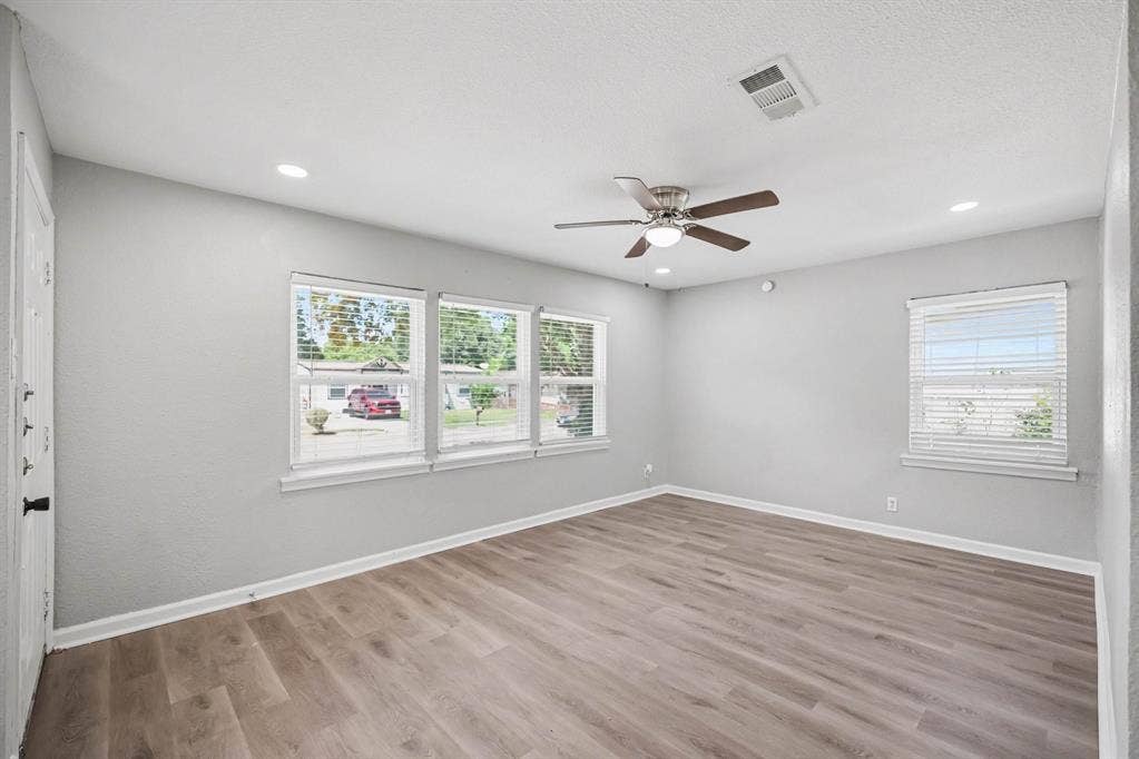 2010 Glenhaven Street, Arlington, TX 76010