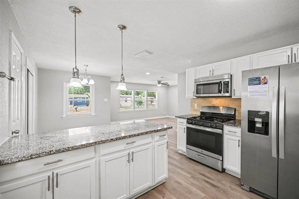 2010 Glenhaven Street, Arlington, TX 76010