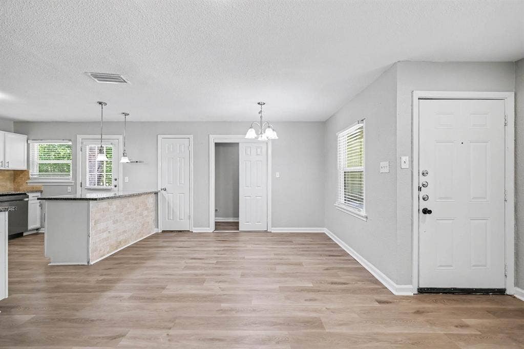 2010 Glenhaven Street, Arlington, TX 76010