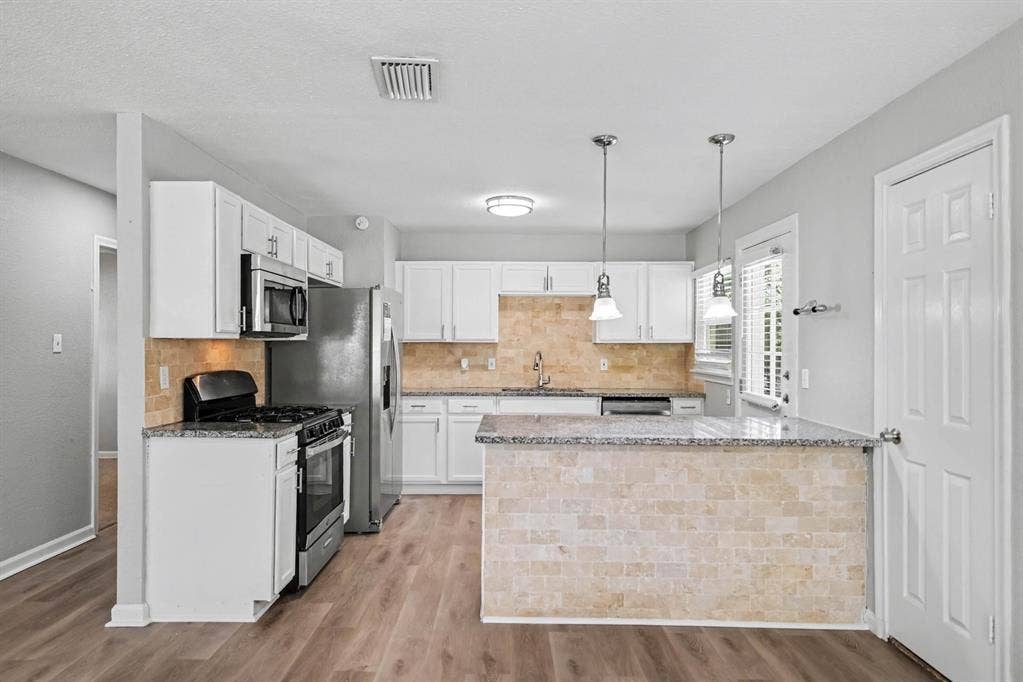 2010 Glenhaven Street, Arlington, TX 76010
