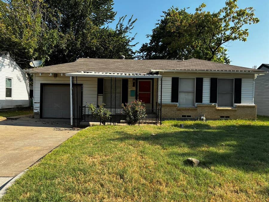 Property photo for 319 E Holley Street, Mesquite, TX