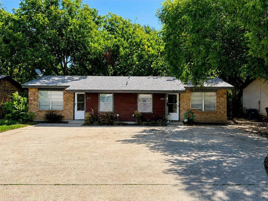 Property photo for 307 Elliott Street, Arlington, TX