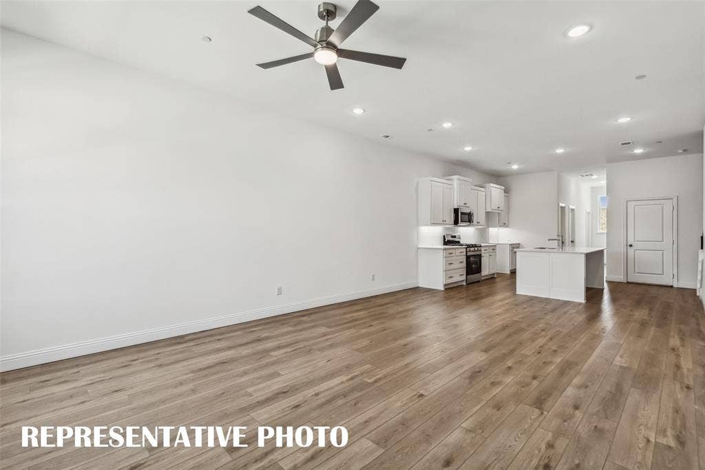 1032 Splitrock Drive, Allen, TX 75013 This fantastic lock and leave lifestyle home offers a wonderful open concept floor plan designed for entertaining! REPRESENTATIVE PHOTO