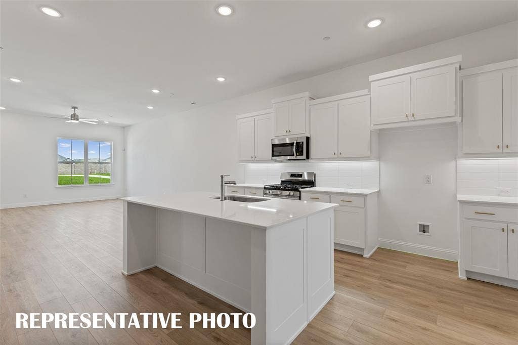 1032 Splitrock Drive, Allen, TX 75013 The chef will never be left out of the party in this open concept dream home!