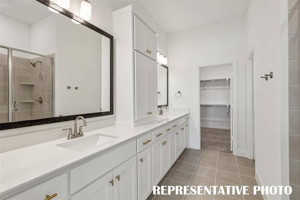 1032 Splitrock Drive, Allen, TX 75013 Plenty of room for two in this beautiful owner's bath!