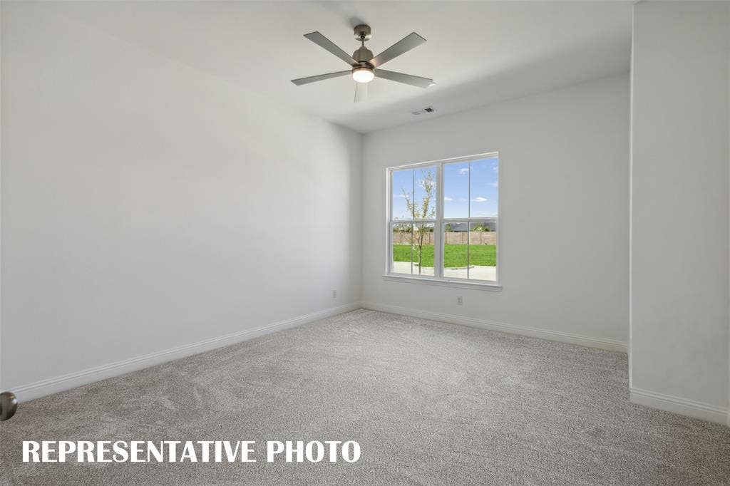 1032 Splitrock Drive, Allen, TX 75013 This peaceful and relaxing, main floor owner's bedroom is the perfect place for you to relax and unwind at the end of the day.