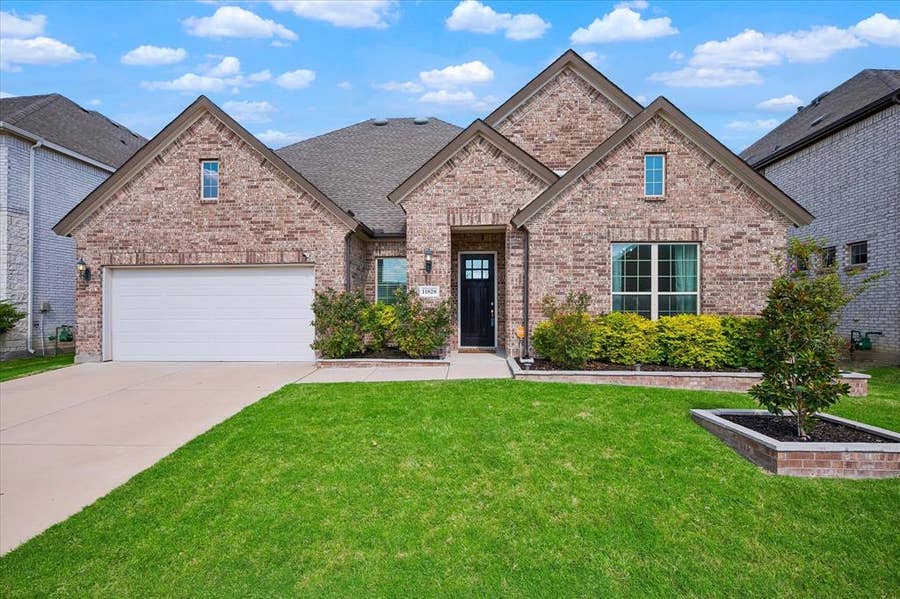Property photo for 11828 Prudence Drive, Fort Worth, TX