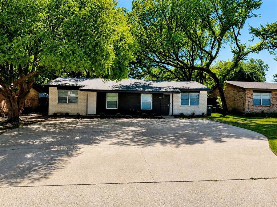Property photo for 311 Elliott Street, Arlington, TX