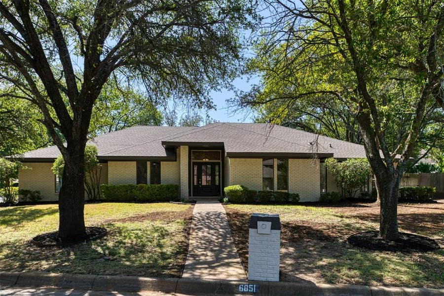 Property photo for 6851 Shorecrest Court, Fort Worth, TX