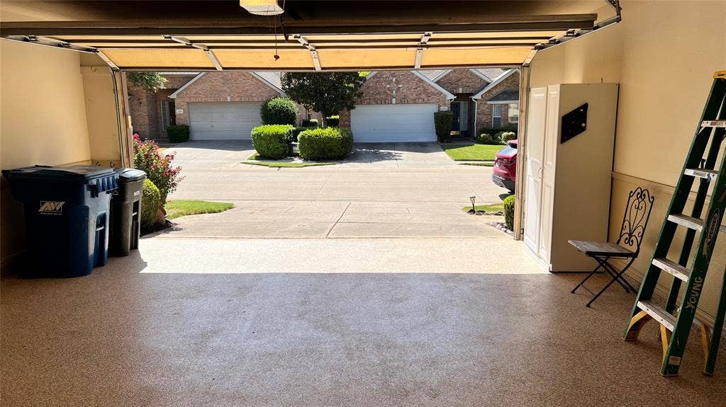 929 Oakland Hills Drive, Fairview, TX 75069 Epoxy flooring in the garage - 2 removable cabinets