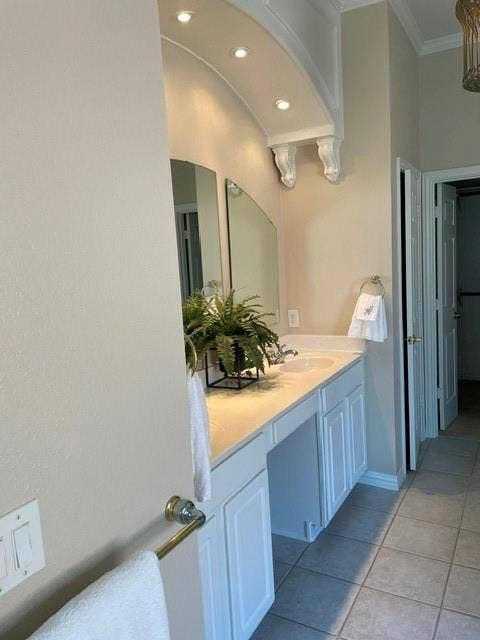 929 Oakland Hills Drive, Fairview, TX 75069 Master Bath updated paint color - wallpaper removed