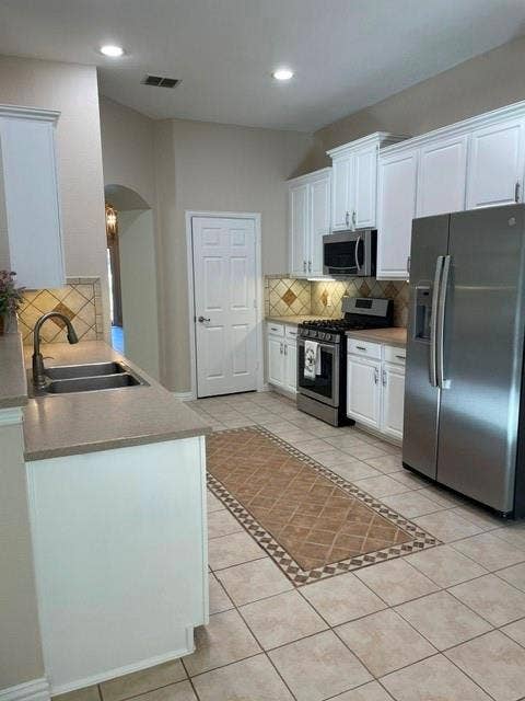 929 Oakland Hills Drive, Fairview, TX 75069 Updated kitchen cabinet color- painted as well as walls