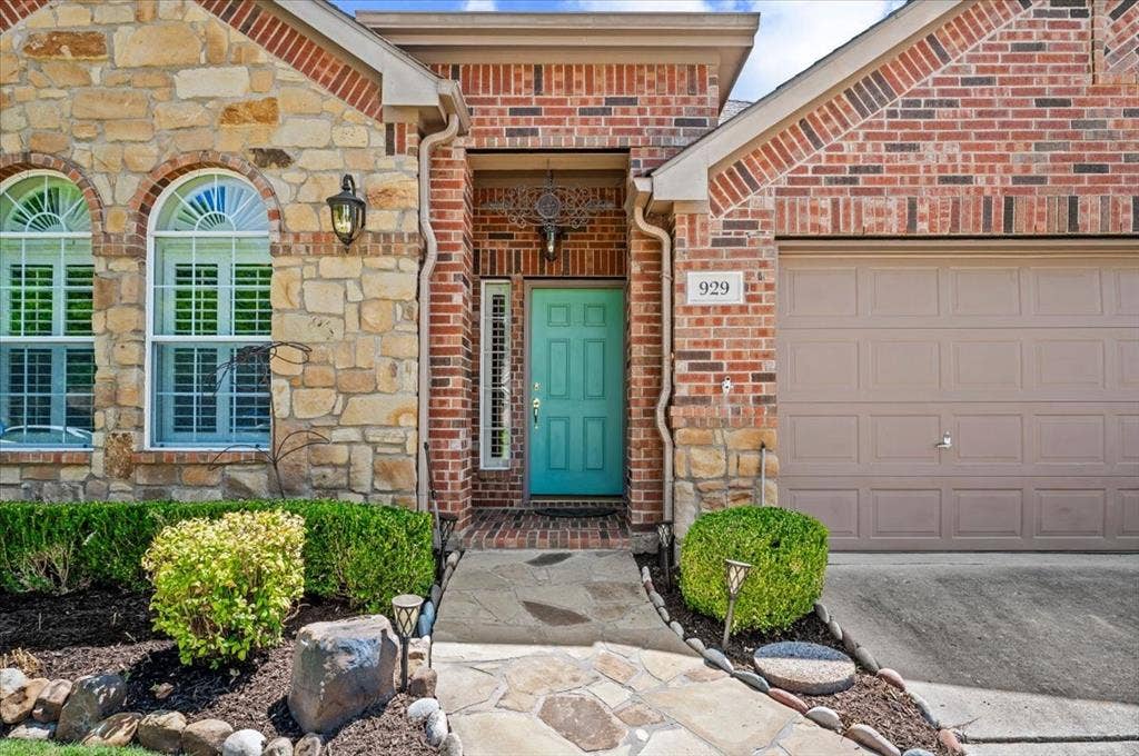 929 Oakland Hills Drive, Fairview, TX 75069 Flagstone walkway from driveway