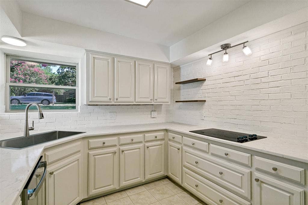 4036 Los Robles Drive, Plano, TX 75074 Kitchen
