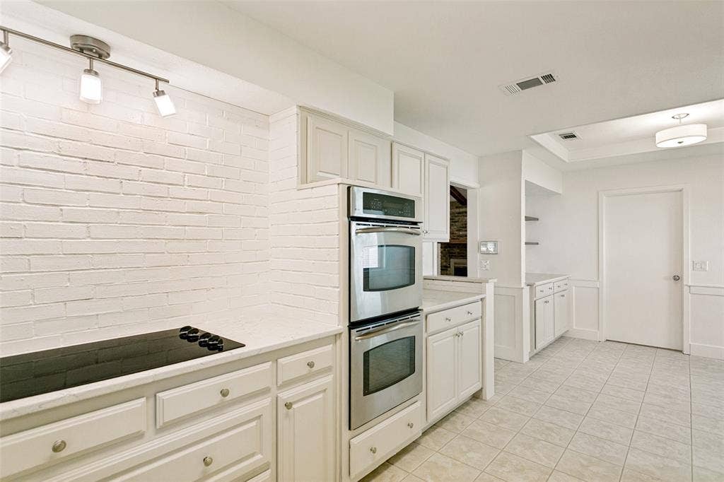 4036 Los Robles Drive, Plano, TX 75074 Kitchen