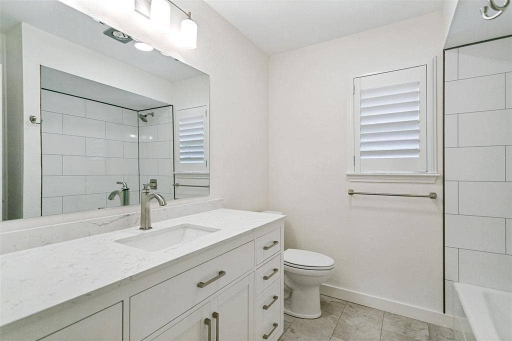 4036 Los Robles Drive, Plano, TX 75074 Hall Bath
