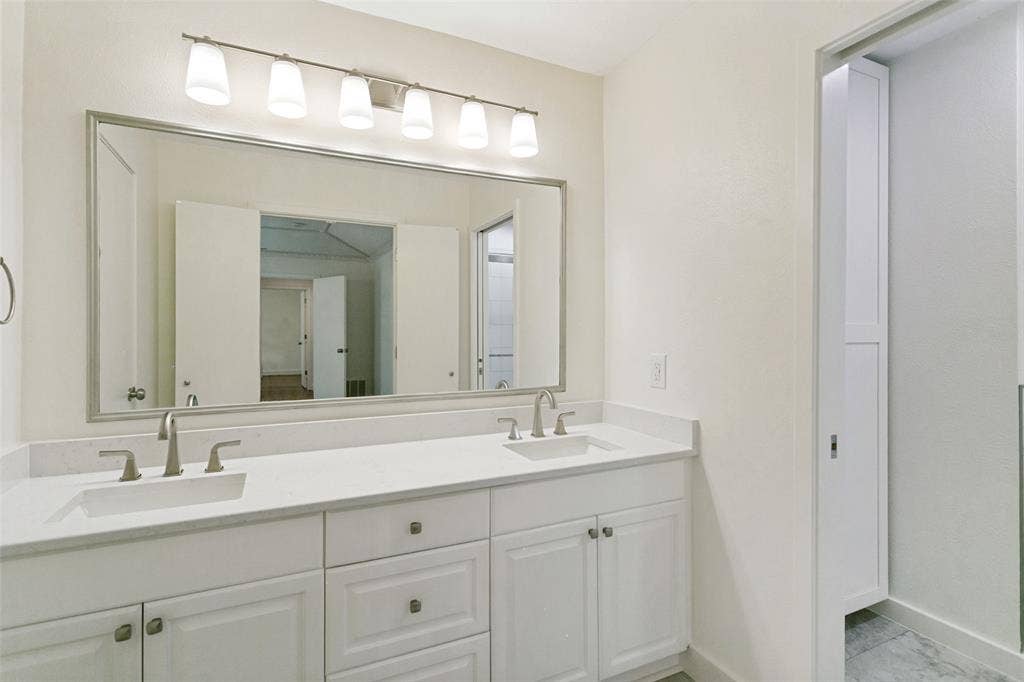 4036 Los Robles Drive, Plano, TX 75074 Primary Bath