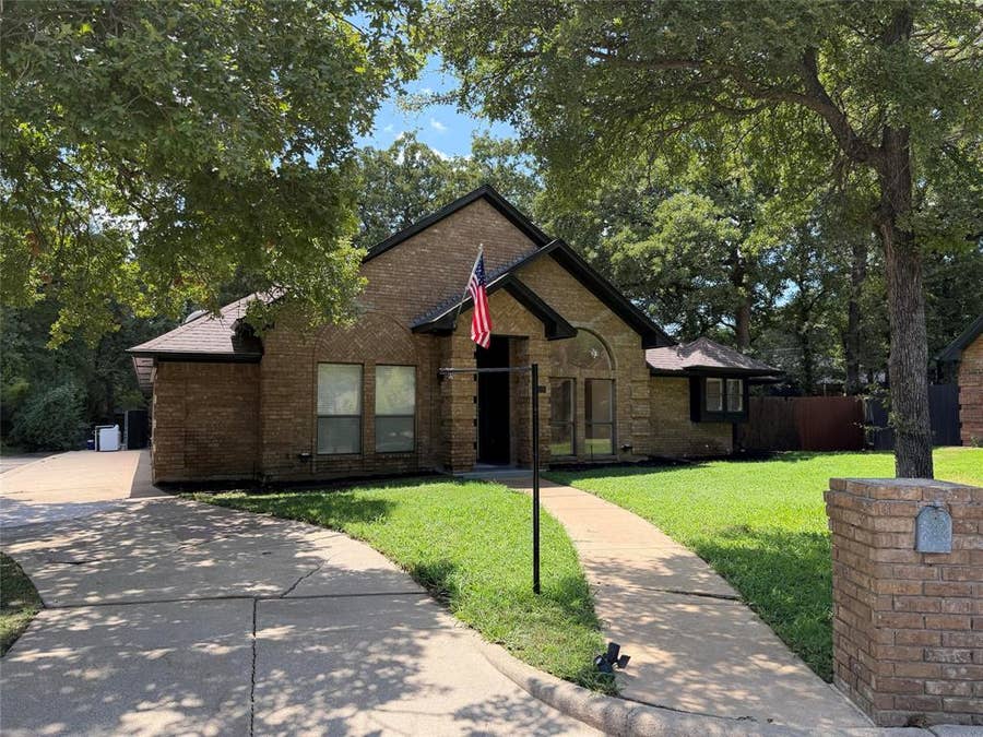 Property photo for 2200 Sand Creek Court, Arlington, TX