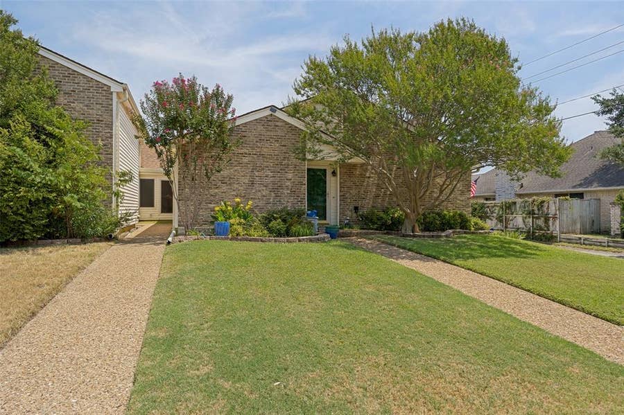 Property photo for 16406 Lauder Lane, Dallas, TX
