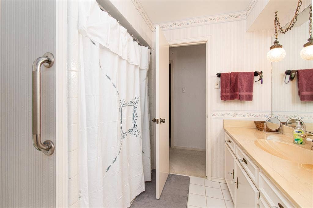 10856 Carissa Drive, Dallas, TX 75218 10856 Carissa Drive, Dallas, TX 75218