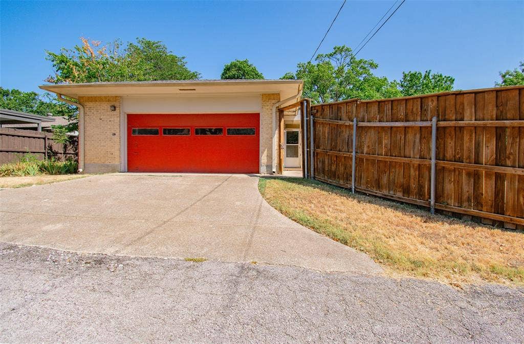 10856 Carissa Drive, Dallas, TX 75218 10856 Carissa Drive, Dallas, TX 75218