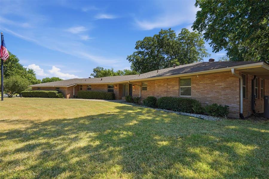 Property photo for 3202 S Country Club Road, Garland, TX