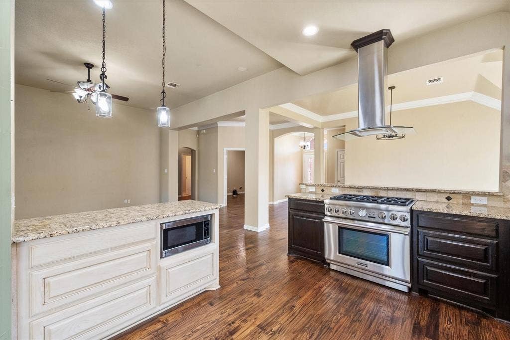 1021 Muirfield Drive, Mansfield, TX 76063 1021 Muirfield Drive, Mansfield, TX 76063