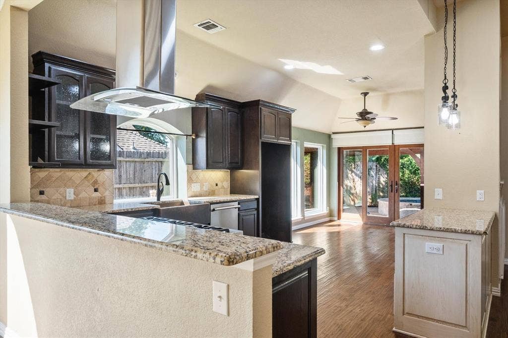 1021 Muirfield Drive, Mansfield, TX 76063 1021 Muirfield Drive, Mansfield, TX 76063