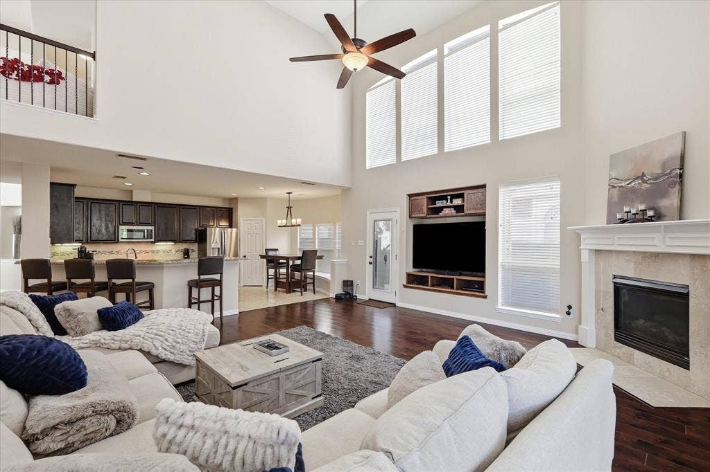 Built-in entertainment unit and gas fireplace