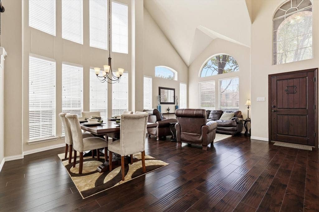 Spacious formal sitting and dining area