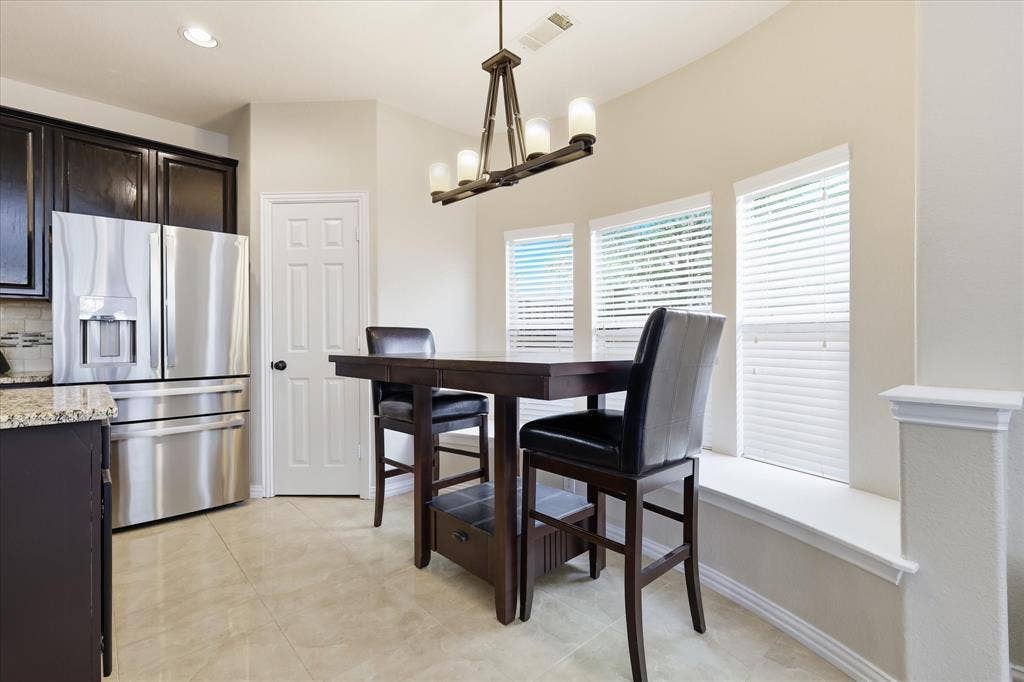 Breakfast area with window seat