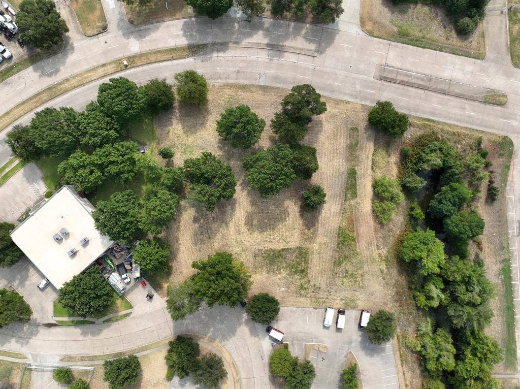 2225 Century Lake Drive, Irving, TX 75062 2225 Century Lake Drive, Irving, TX 75062