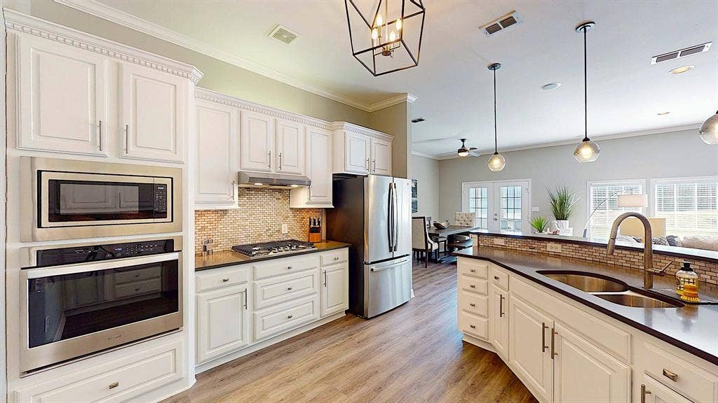 4130 Sagemont Lane, Tyler, TX 75707 Completely updated new appliances,sink,counters, backsplash,paint and hdwre.