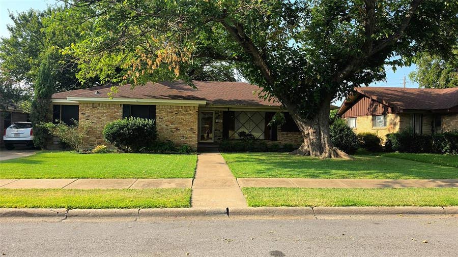 Property photo for 1210 Vicksburg Drive, Garland, TX