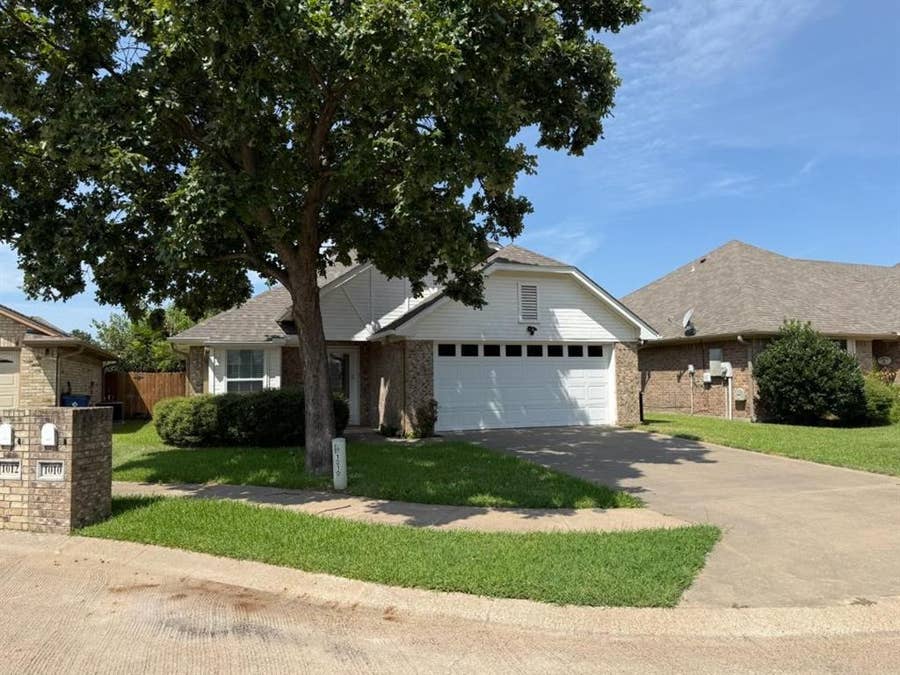 Property photo for 1010 Dawn Court, Granbury, TX
