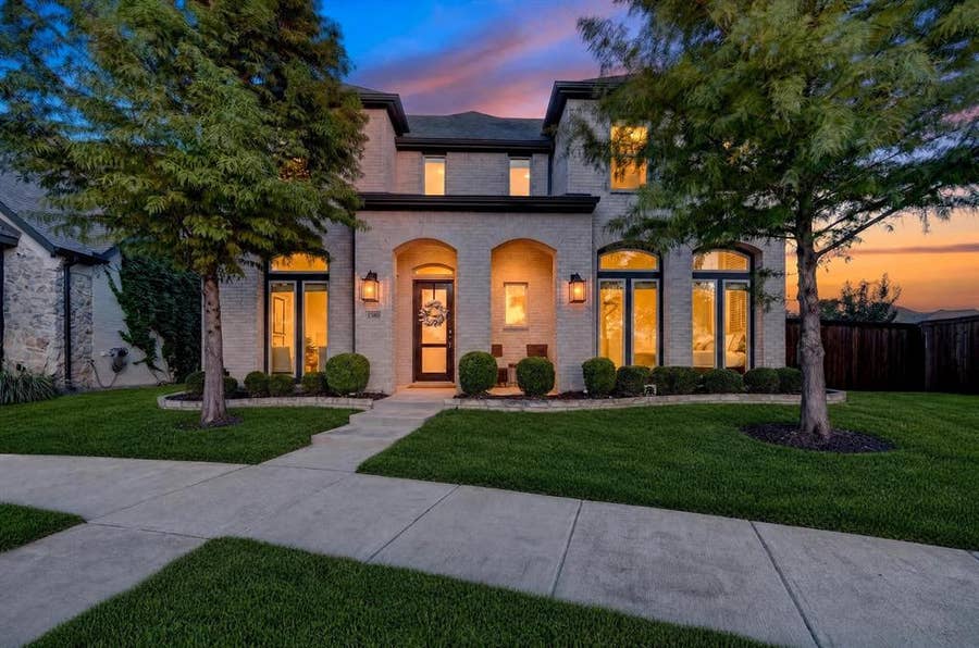 Property photo for 1580 Verwood Circle, Farmers Branch, TX