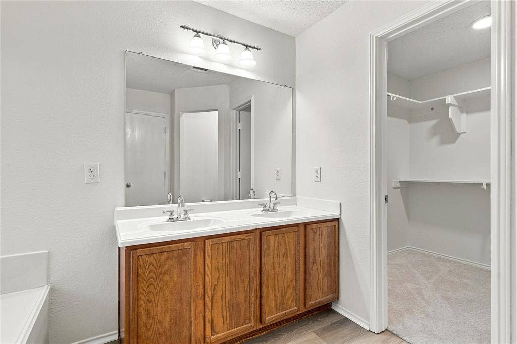 9900 Carter Drive, McKinney, TX 75072 9900 Carter Drive, McKinney, TX 75072