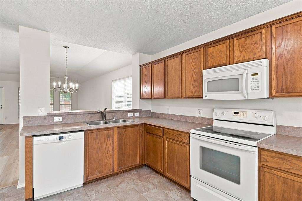 9900 Carter Drive, McKinney, TX 75072 9900 Carter Drive, McKinney, TX 75072