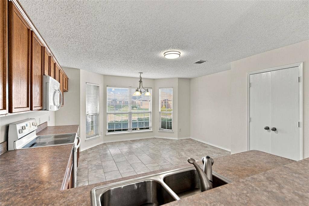 9900 Carter Drive, McKinney, TX 75072 9900 Carter Drive, McKinney, TX 75072