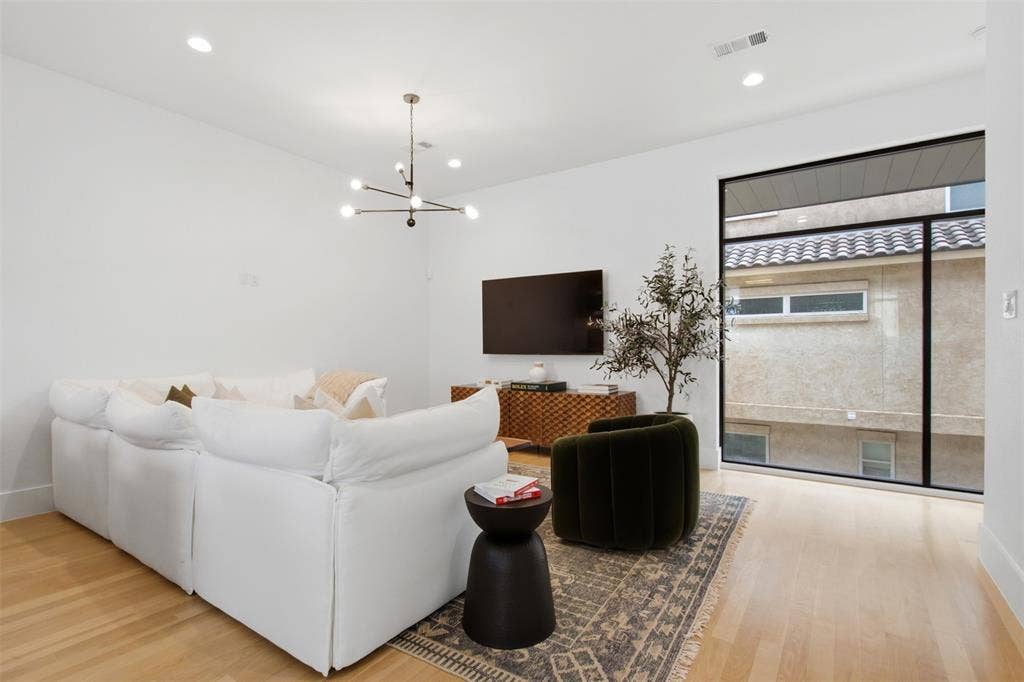 3541 Kalterra, Dallas, TX 75219