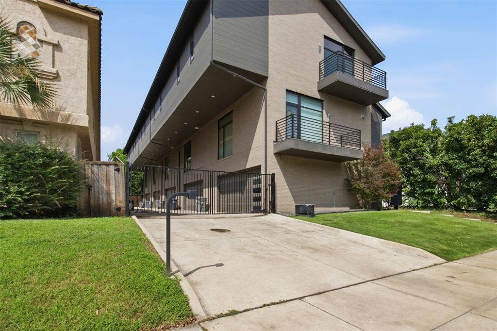 3541 Kalterra, Dallas, TX 75219