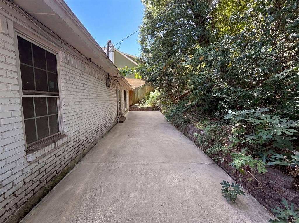 3969 Lost Creek Drive, Dallas, TX 75224 3969 Lost Creek Drive, Dallas, TX 75224